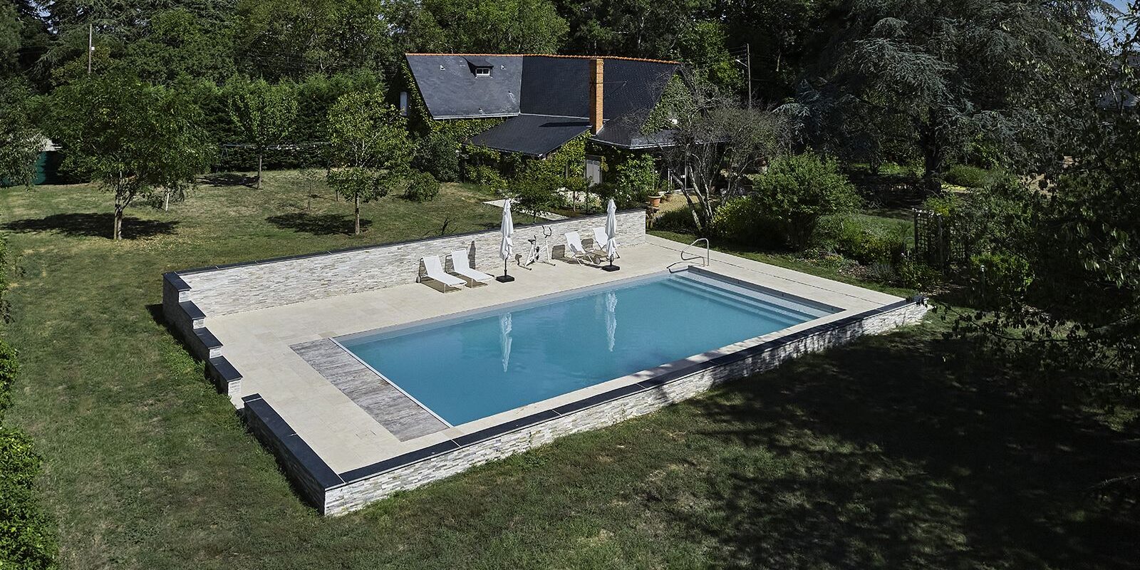 Piscine extérieure de charme