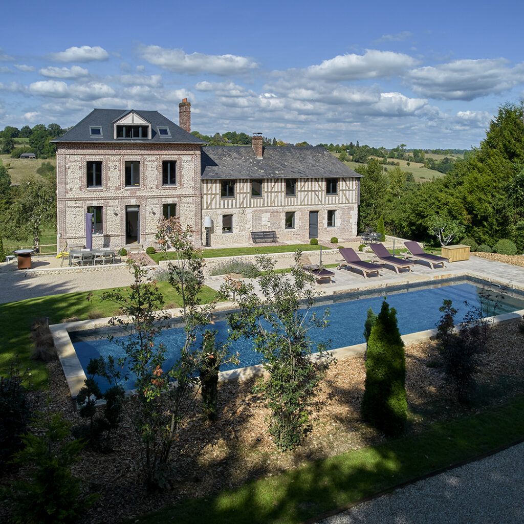 Couloir de nage avec pierres naturelles