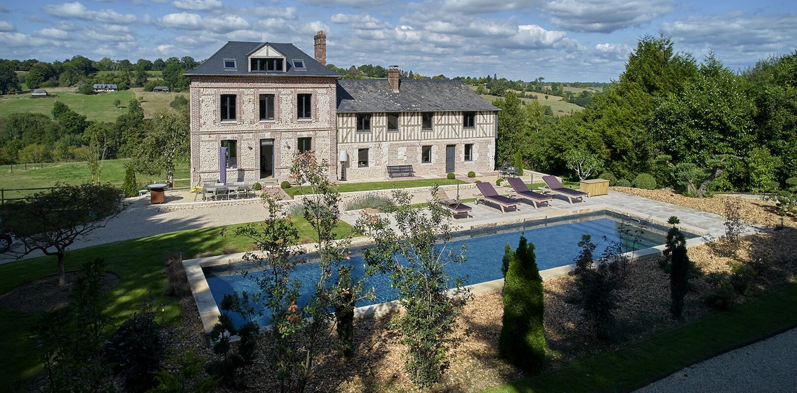 Couloir de nage avec pierres naturelles