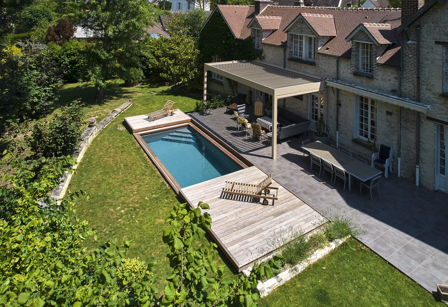 Piscine extérieure de luxe