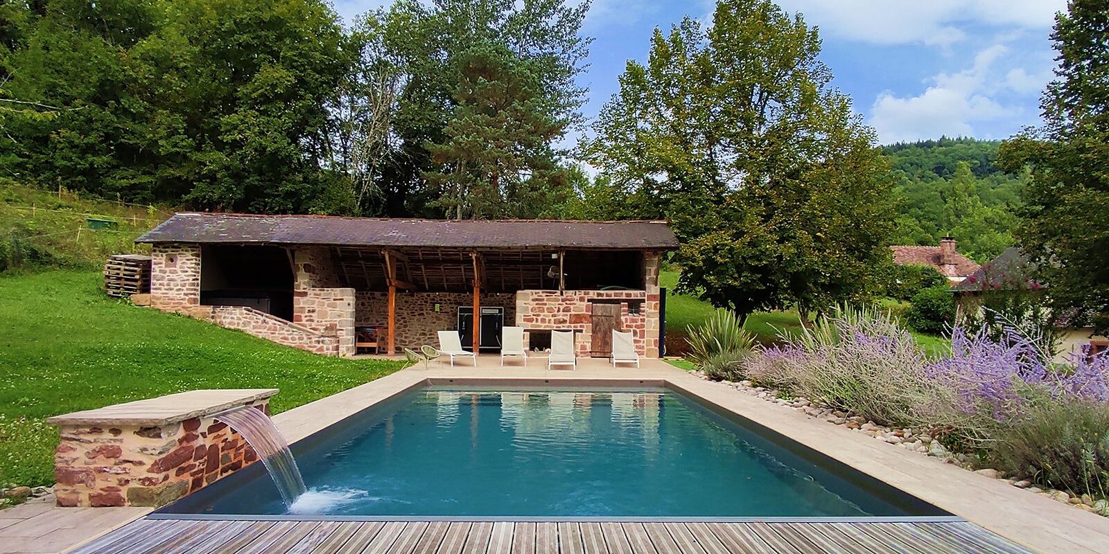 Piscine extérieure de charme