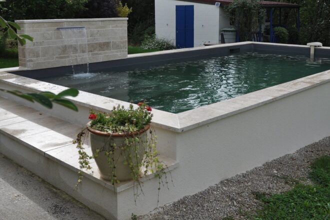 Piscine hors-sol paysagère