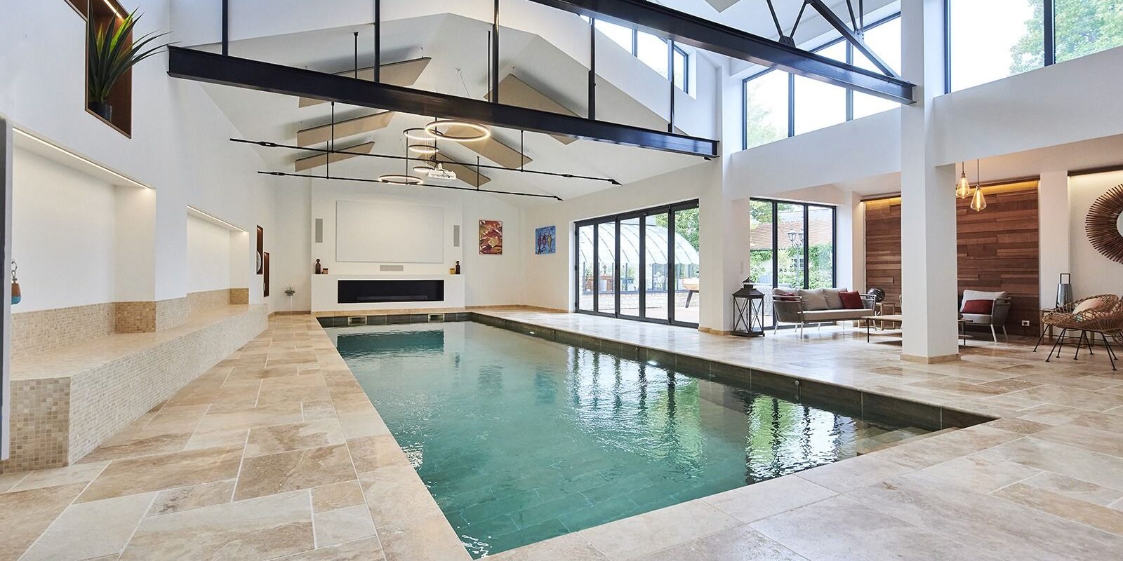 Piscine intérieure