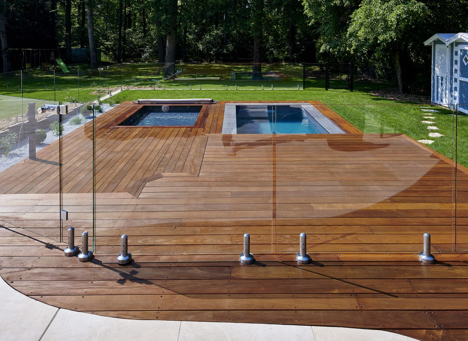 Barrière en verre pour sécuriser une piscine