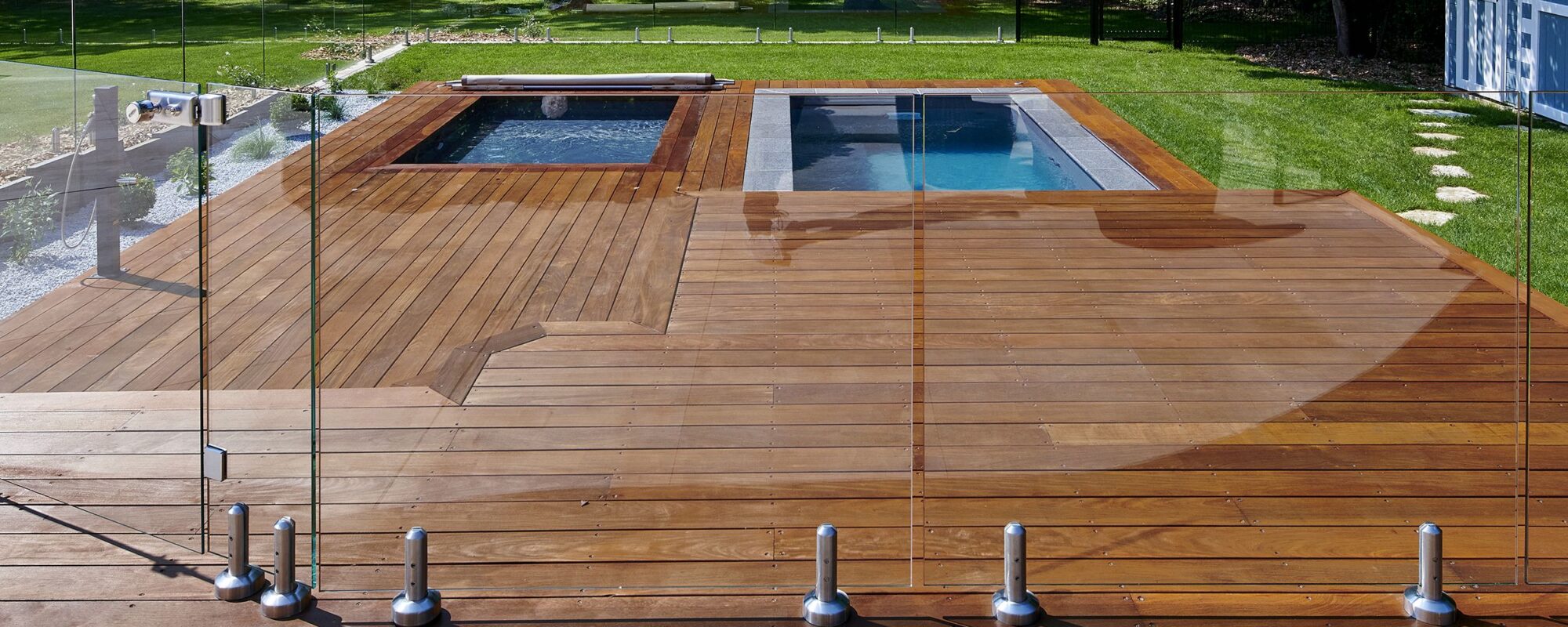 Barrière en verre pour sécuriser une piscine