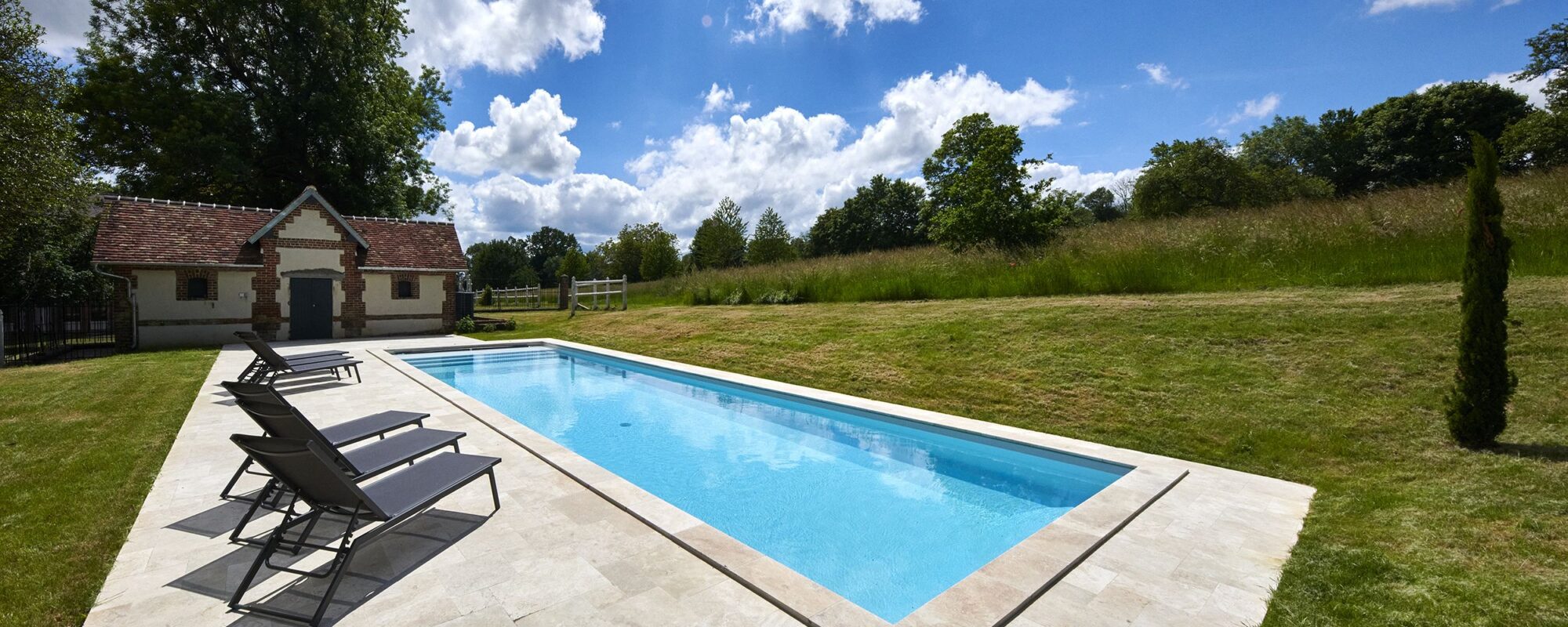 Piscine rectangulaire extérieure