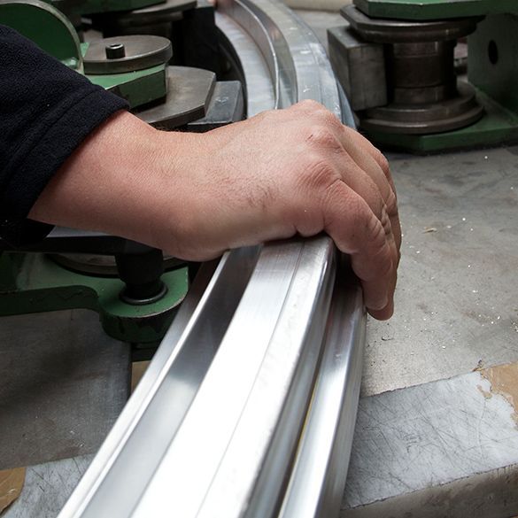 Conception d'abri de piscine sur mesure.