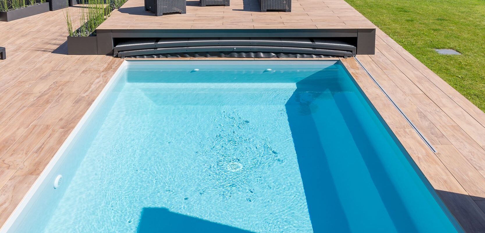 Piscine 8 x 4 m avec abri outdoor EuroPiscine