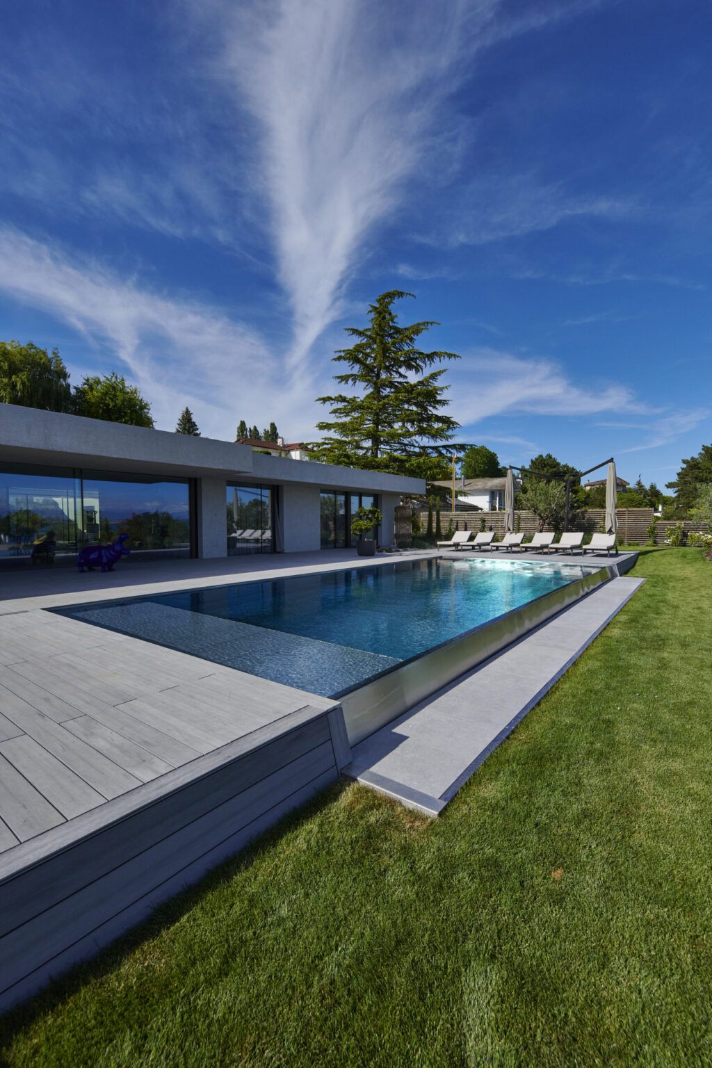 Piscine à débordement en inox