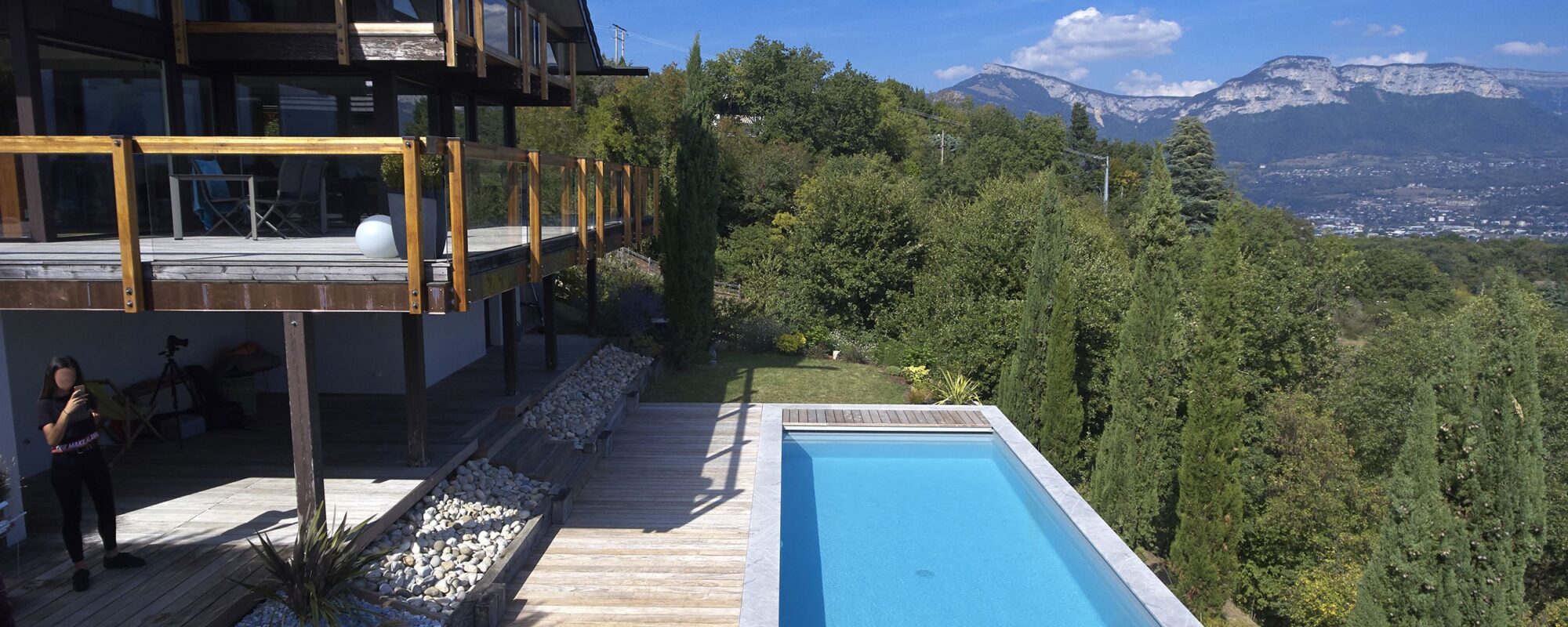 Piscine rectangulaire avec escalier d'angle