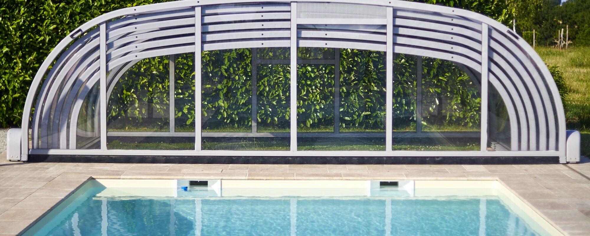 Abri de piscine motorisé : le summum du confort