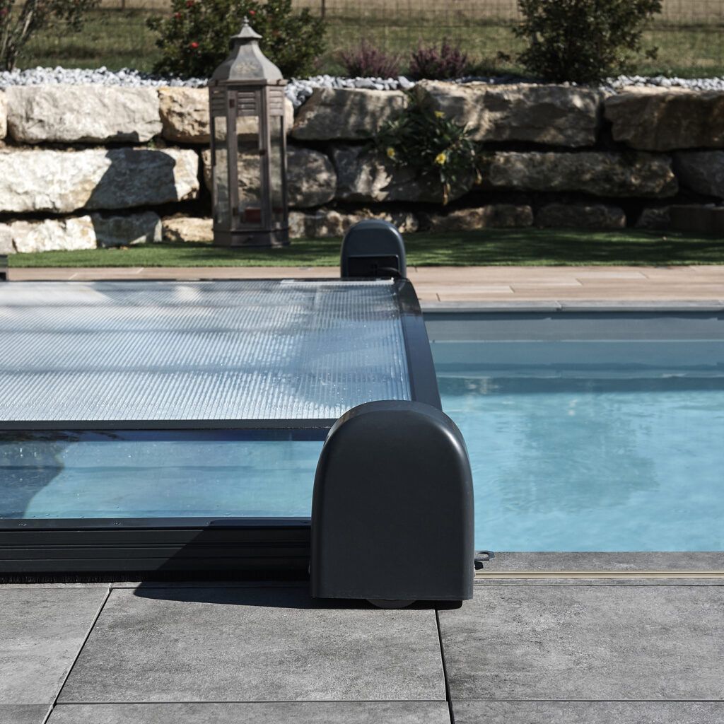 Abri outdoor extra-plat motorisé