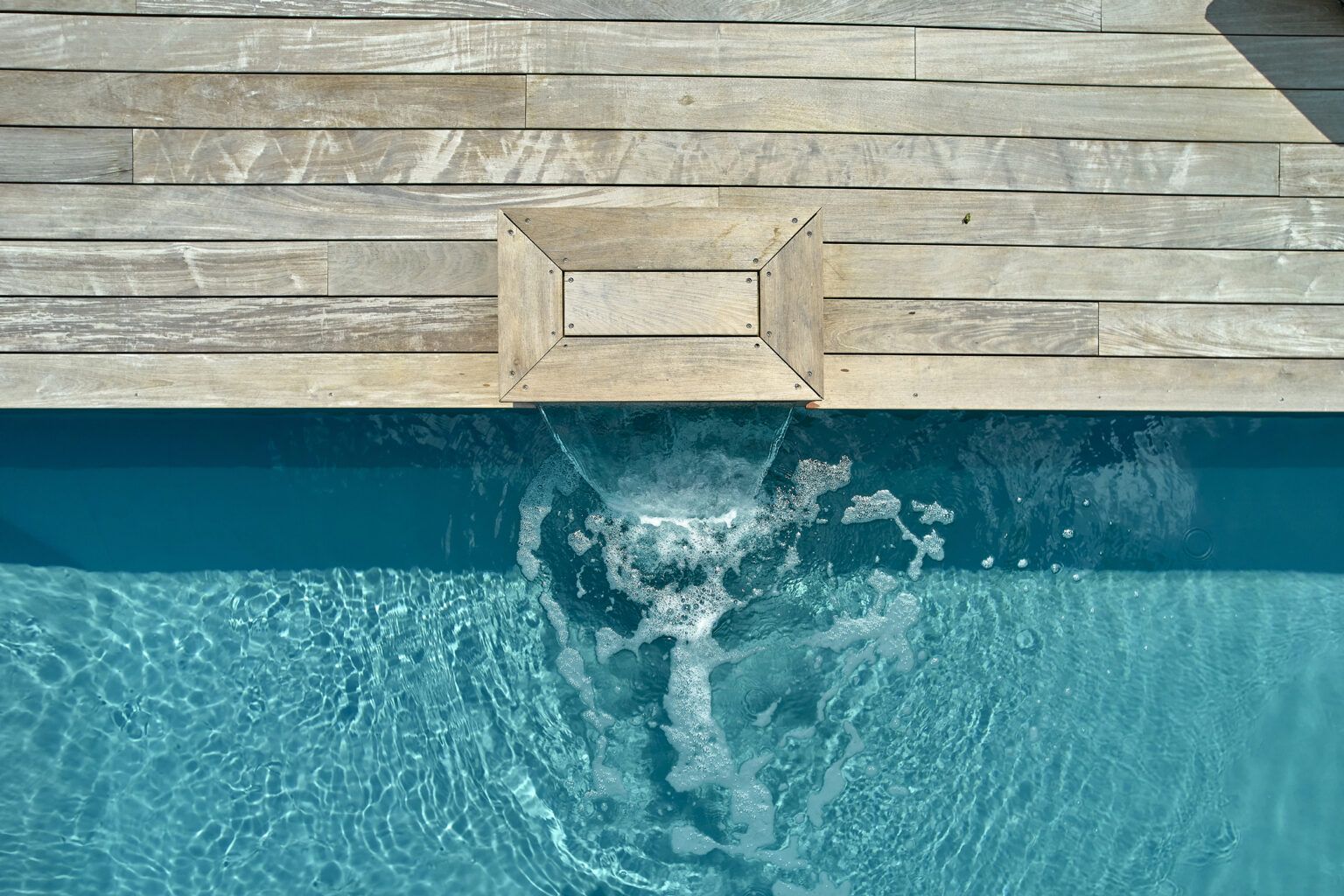Fontaine cascade pour piscine