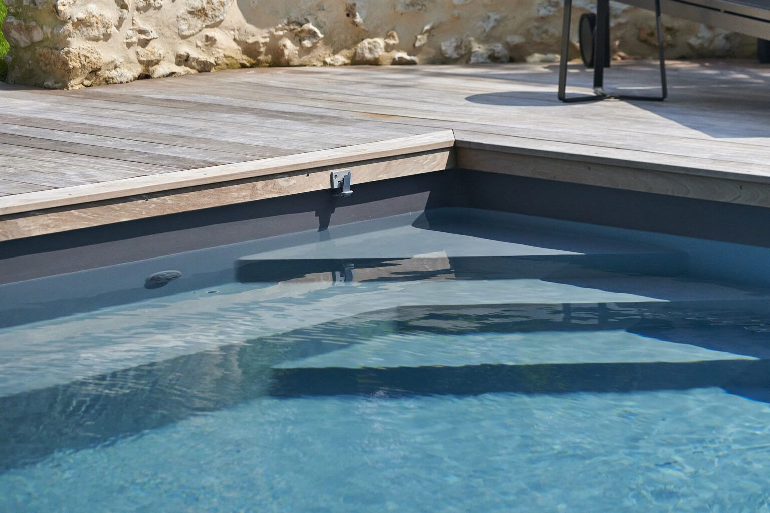 Escalier d'angle et liner gris