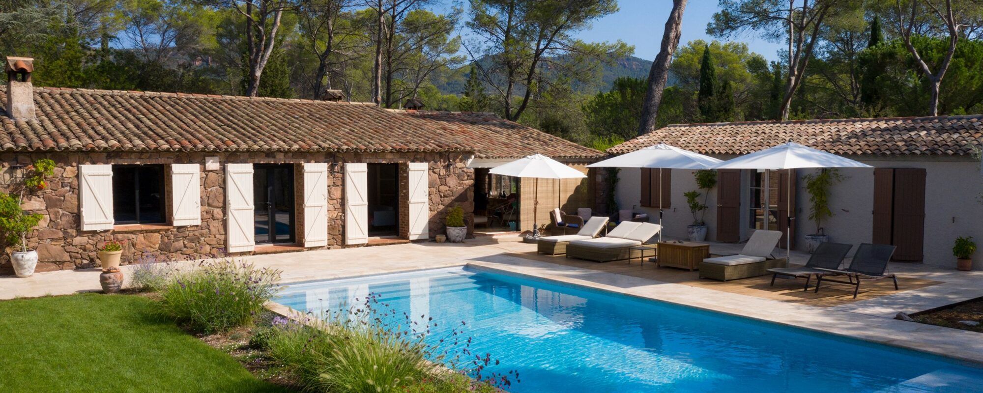 Intégration d'un jardin avec piscine en Provence