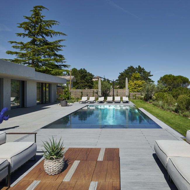 Construction piscine à débordement