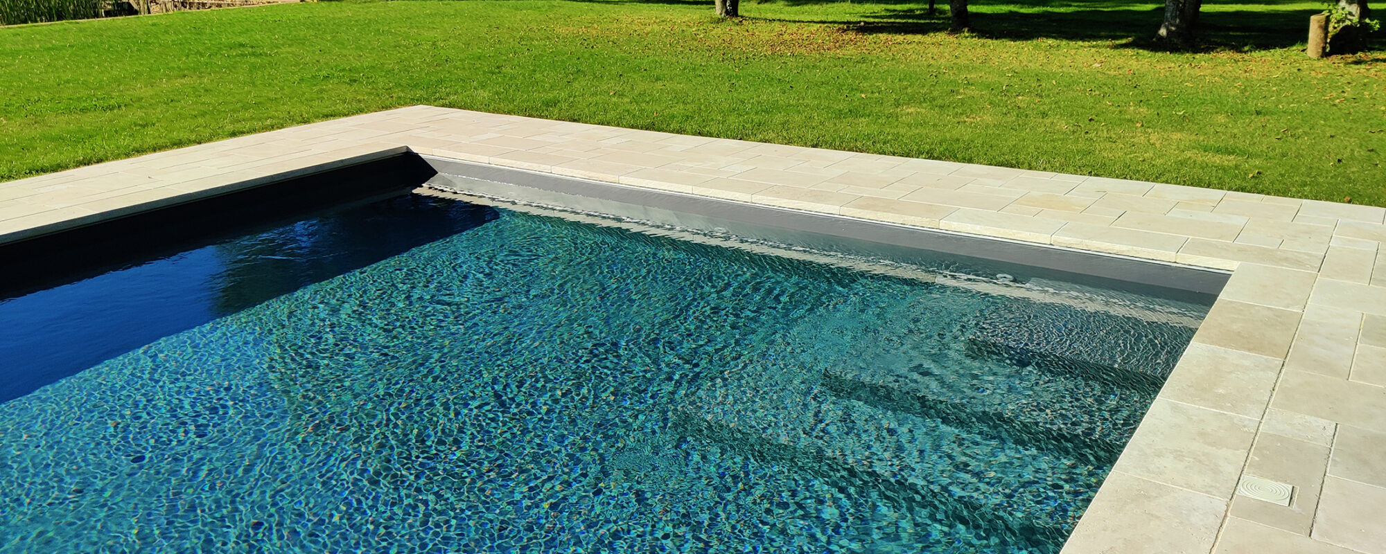 Piscine classique 14 x 6 m avec escalier diamant