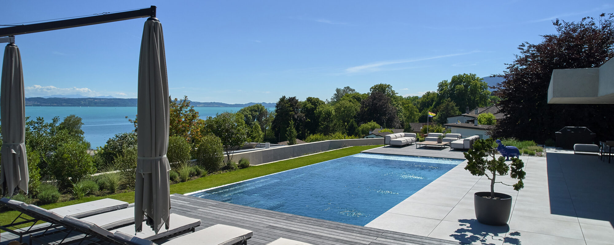 Piscine à débordement en inox