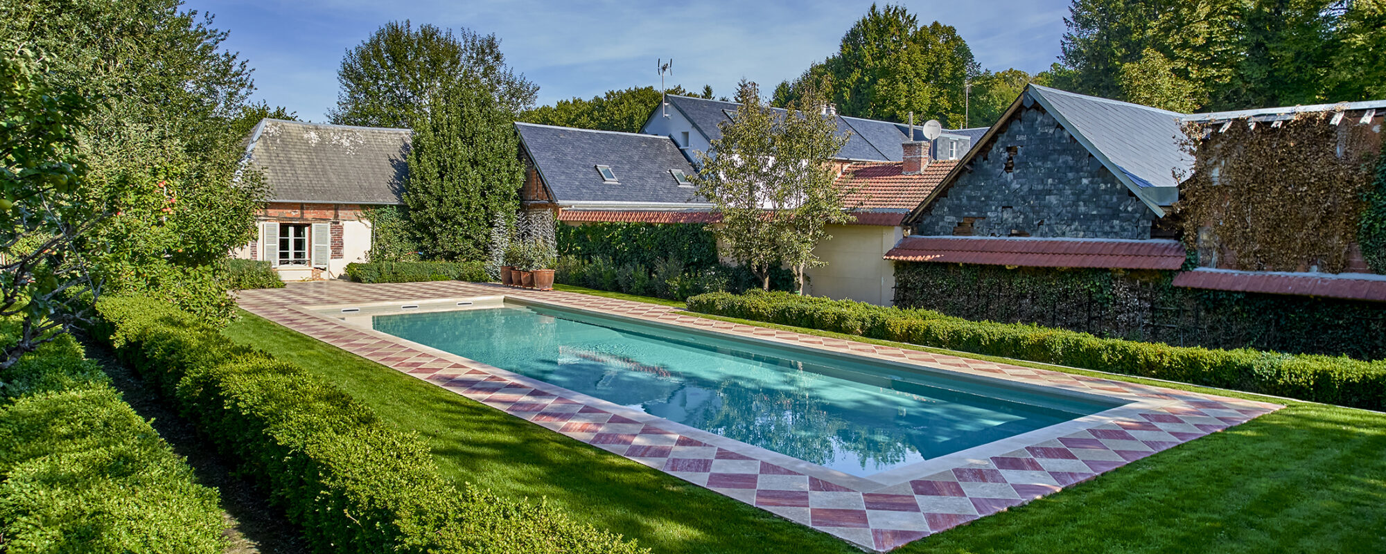Piscine extérieure enterrée 16 x 5 m