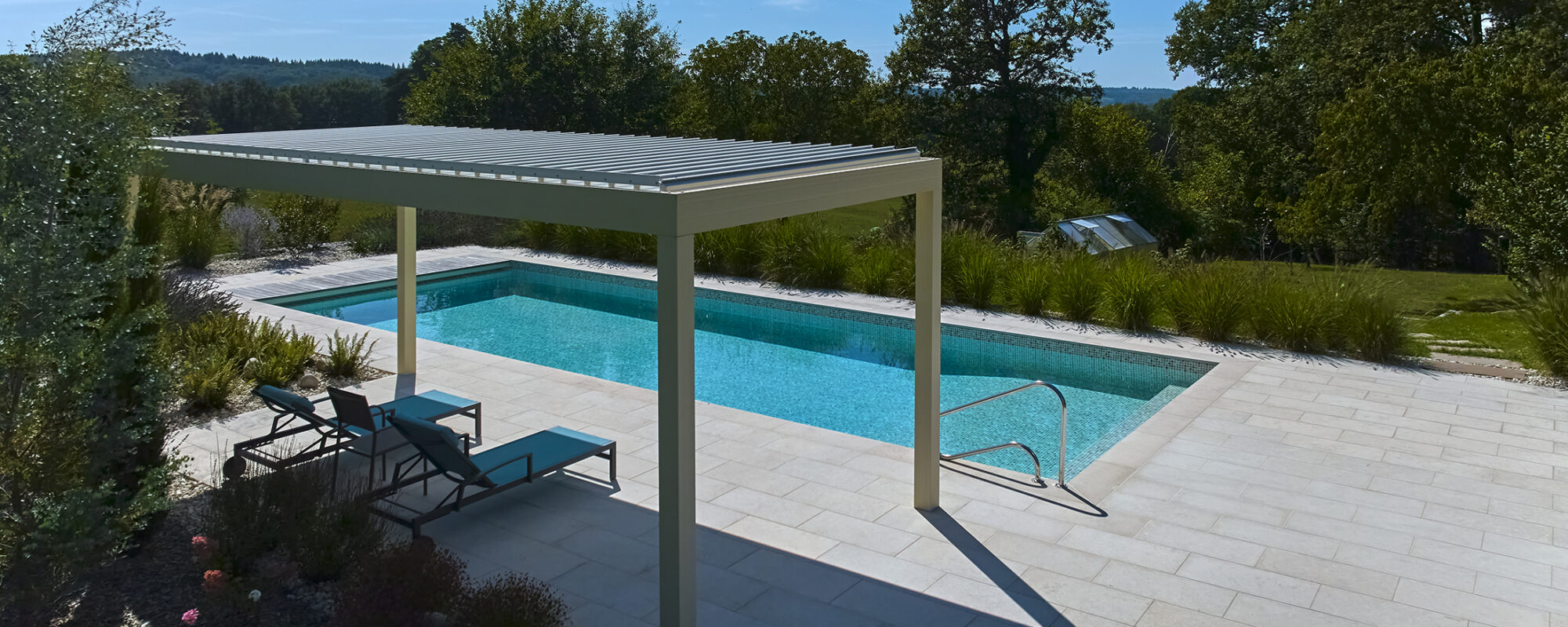 Piscine extérieure familiale de 13 x 4.80 m