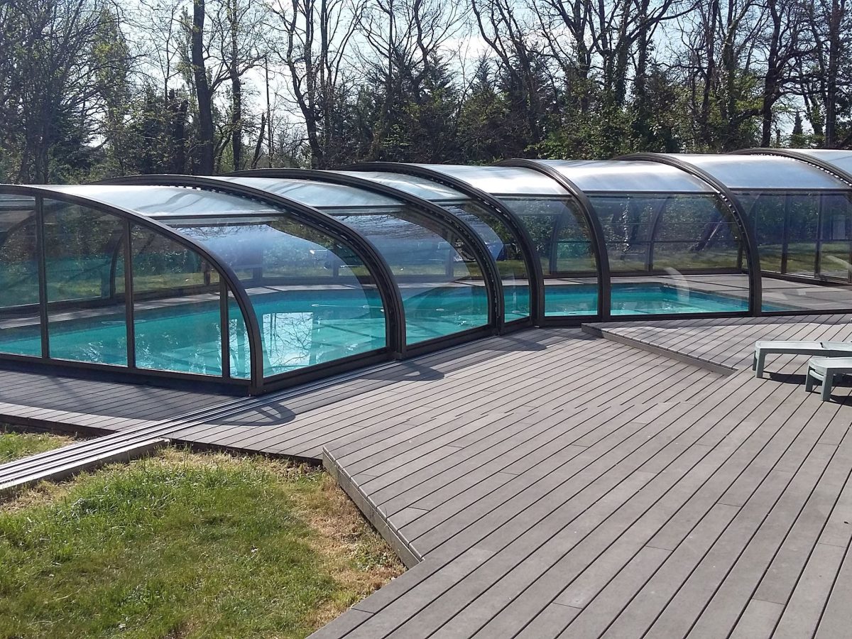 Abri en angle conçu sur mesure par EAP