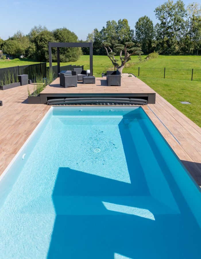 Piscine 8 x 4 m avec abri outdoor EuroPiscine