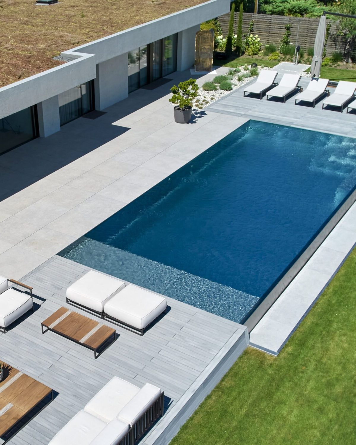 Piscine à débordement en inox