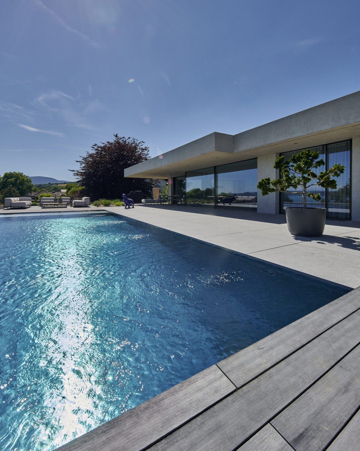 Piscine à débordement en inox